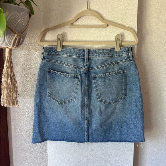 Old Navy denim skirt, “high-rise with secret smooth pockets“, size 8 - Picture 2 of 2
